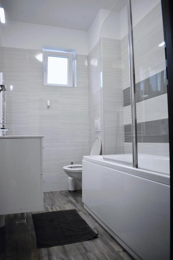 Etalon Airport Apartments أوتوبين المظهر الخارجي الصورة